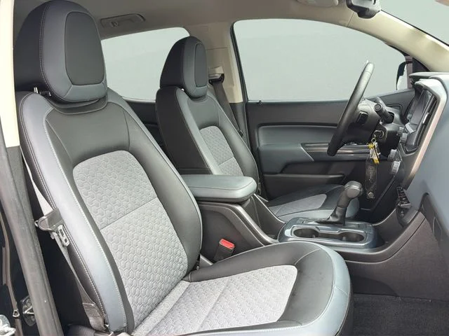 Used 2018 Black Chevrolet Z71 image 20