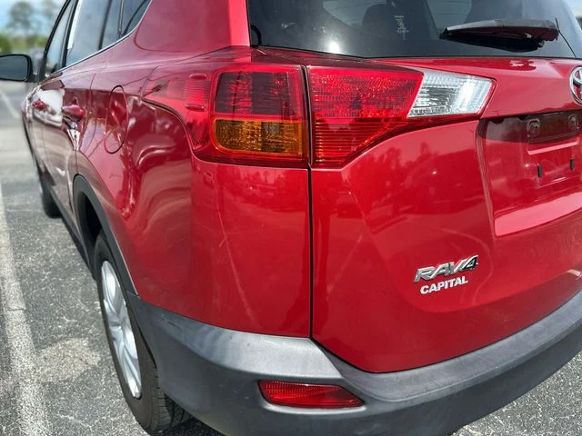 Used 2015 Red Toyota LE image 26