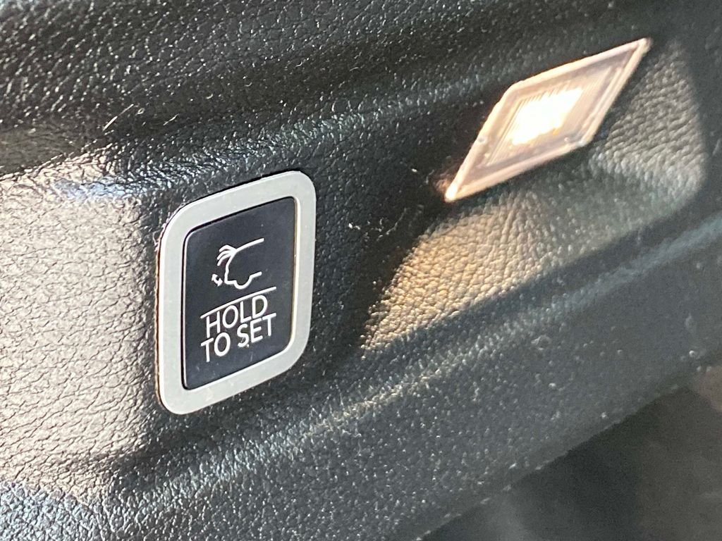 Used 2023 White Jeep Limited image 10