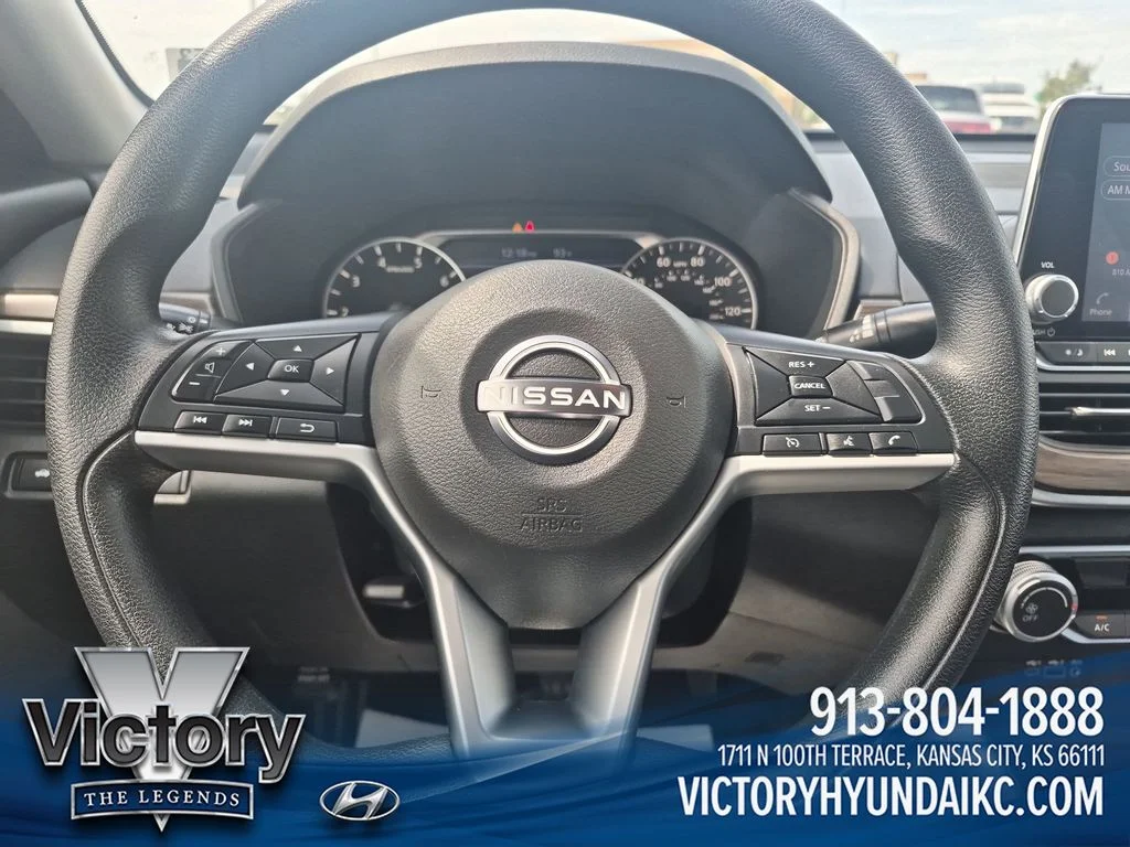 Used 2025 Red Nissan 2.5 SV image 14