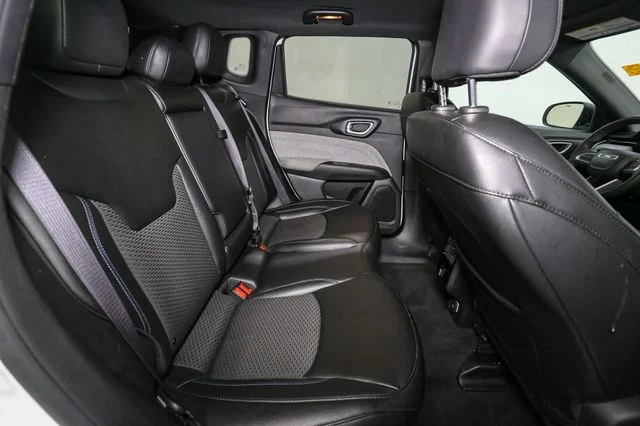 Used 2024 White Jeep Latitude image 18
