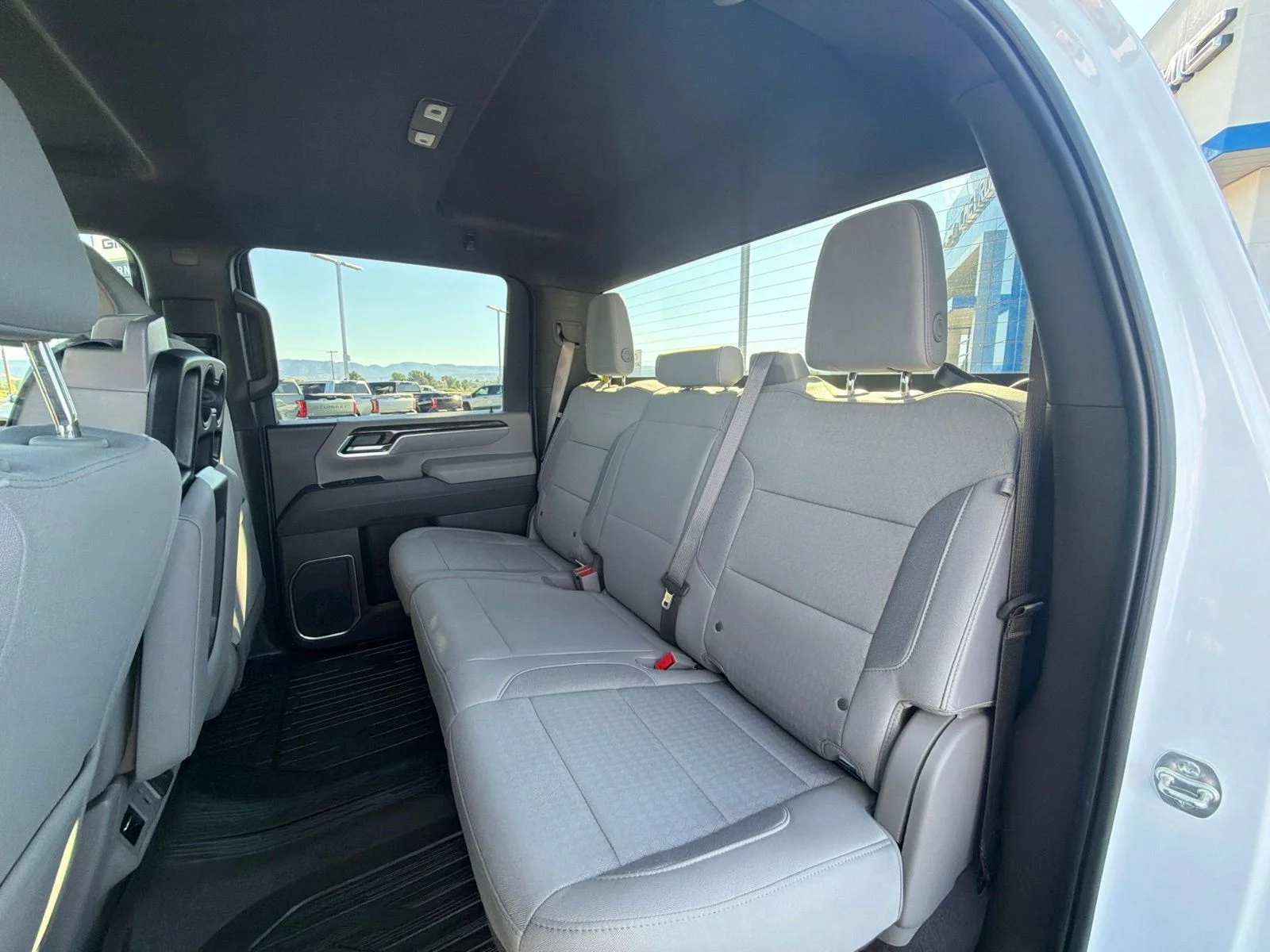 Used 2025 White GMC SLE image 25
