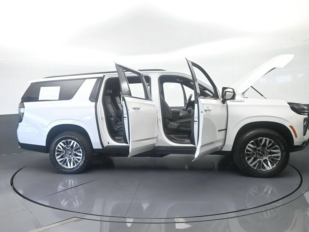 Used 2025 Iridescent Pearl Tricoat Chevrolet Z71 image 83
