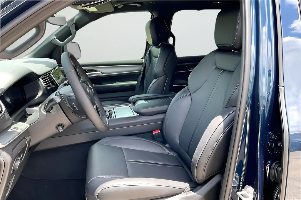 New 2026 Fathom Blue Pearlcoat Jeep Limited Reserve image 10