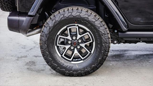 New 2026 Black Clear-Coat Exterior Paint Jeep Rubicon image 12