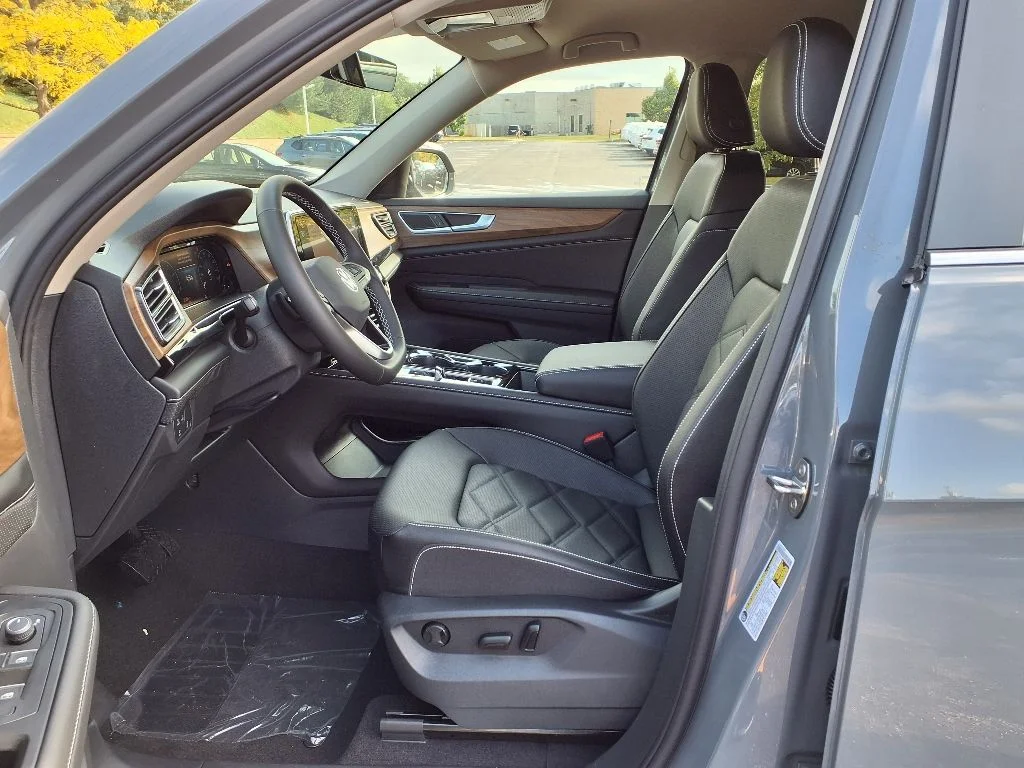 New 2026 Pure Gray Volkswagen 2.0T SE w/Technology image 8