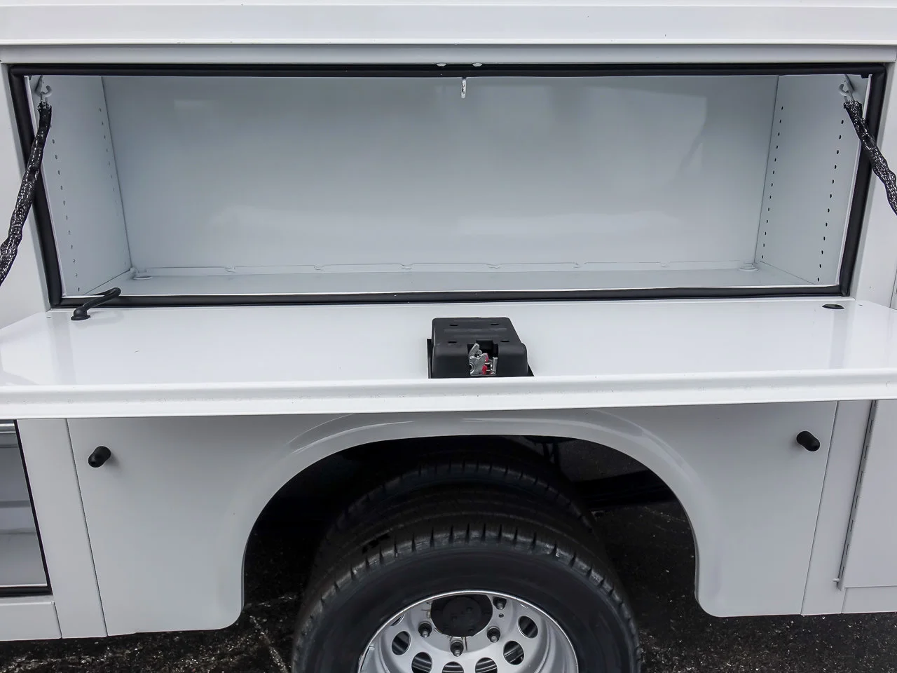 New 2026 Oxford White Ford Cutaway image 26