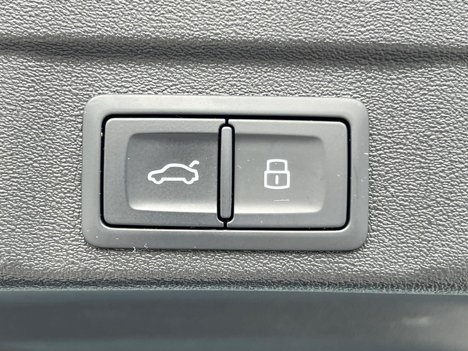 Used 2025 Florett Silver Metallic Audi Premium Plus image 19