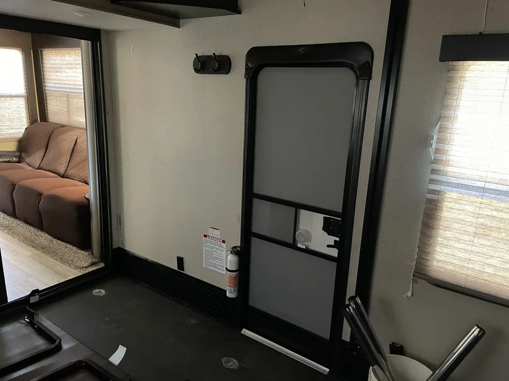 Used 2016  Grand Design Toy Hauler image 27