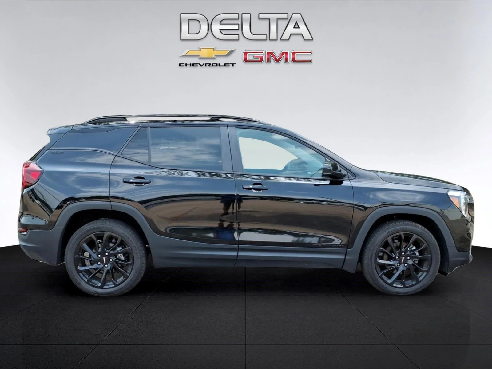 Used 2023 Ebony Twilight Metallic GMC SLE image 6