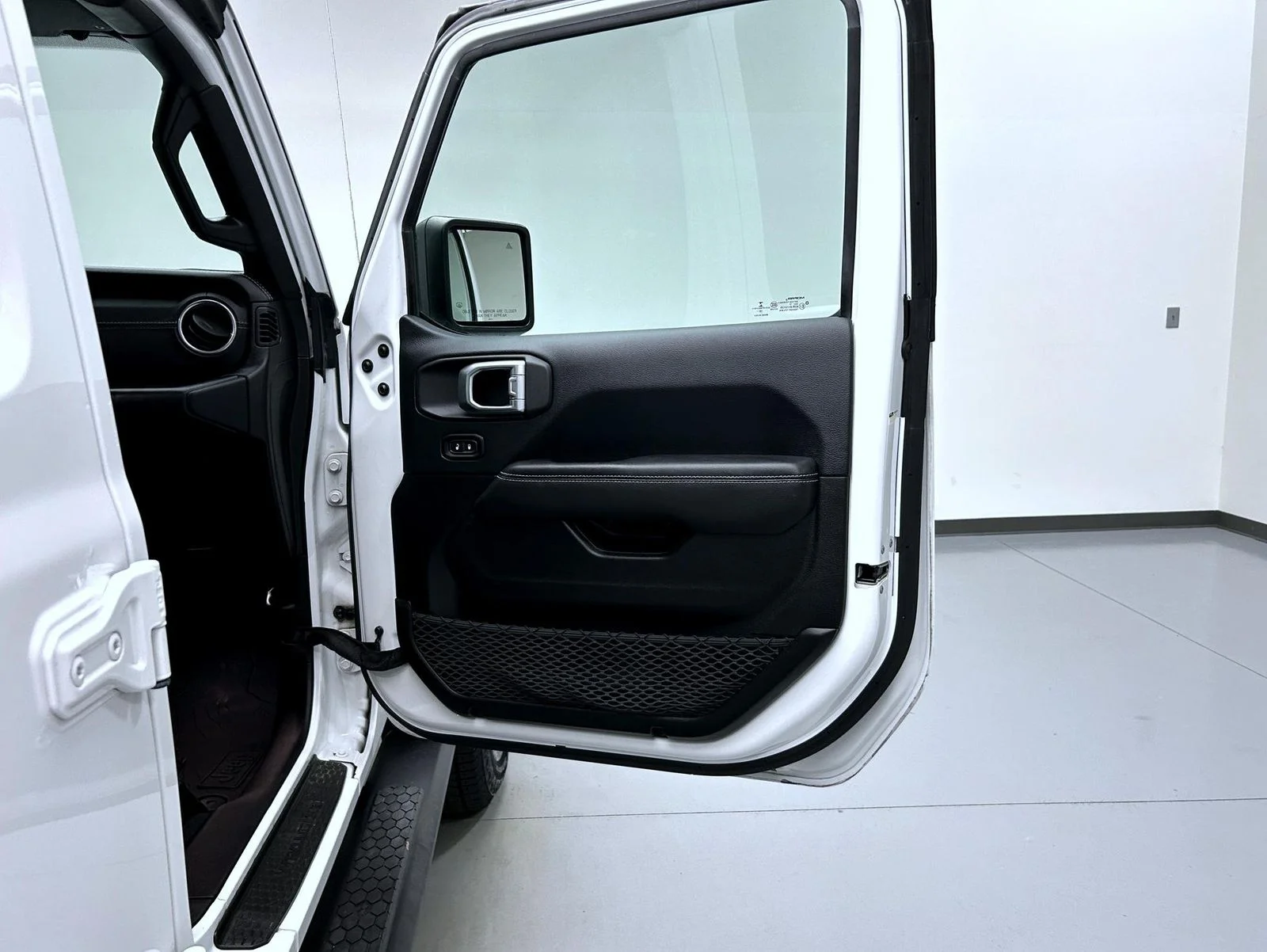 Used 2019 White Jeep Unlimited Sahara image 16