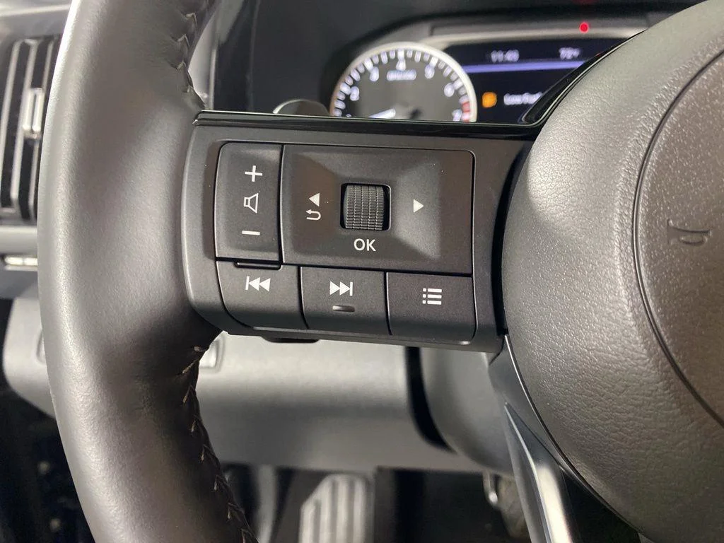 Used 2025 Deep Ocean Blue Nissan SL image 23