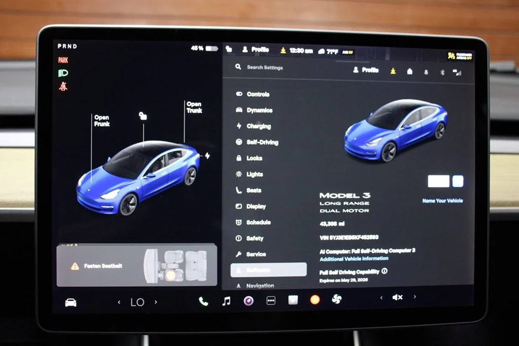 Used 2019 Deep Blue Metallic Tesla  image 20