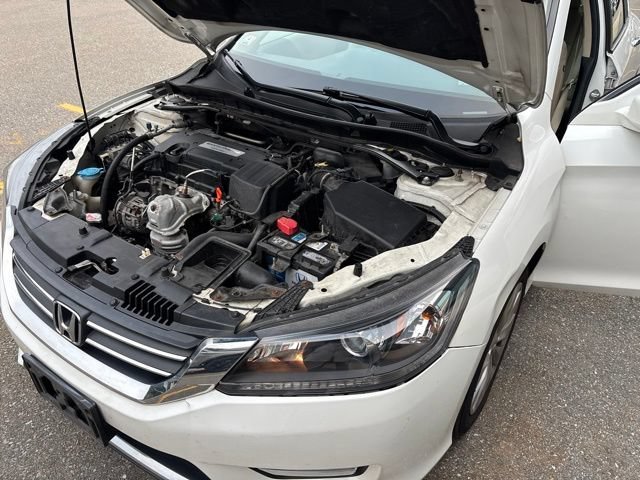 Used 2014 White Honda EX-L image 17