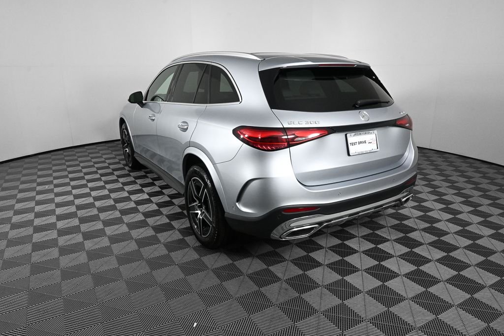 Used 2025 Silver Mercedes-Benz GLC 300 image 4