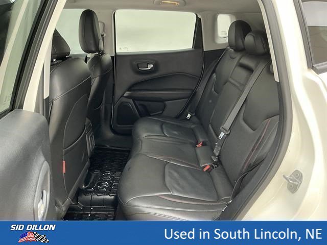 Used 2018 White Clearcoat Jeep Trailhawk image 16