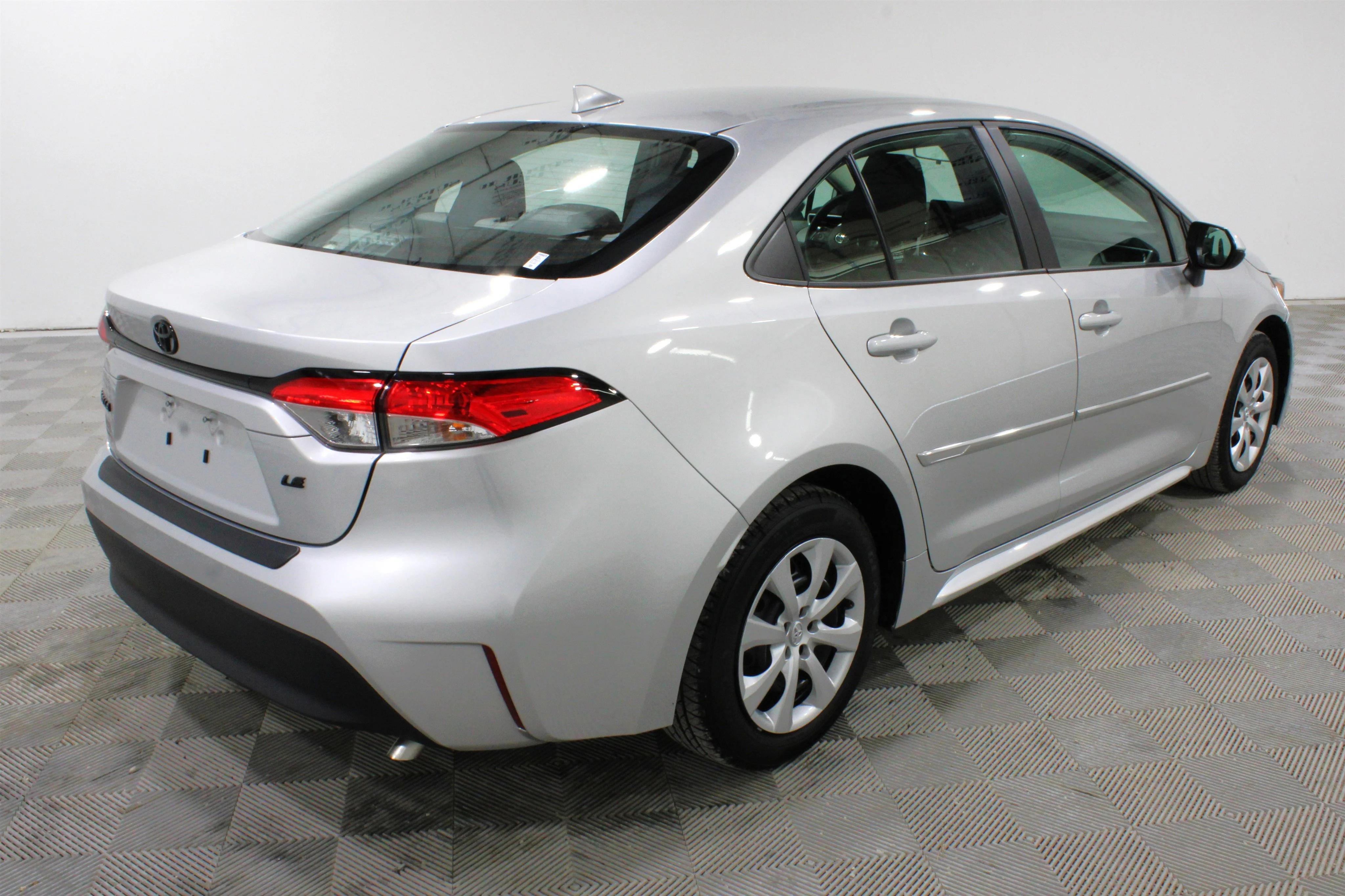 2025 Toyota Corolla LE - Photo 27