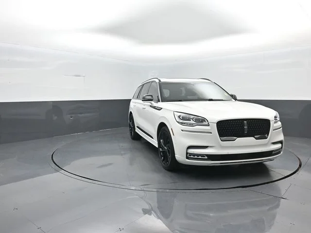 Used 2022 White Lincoln Reserve image 3