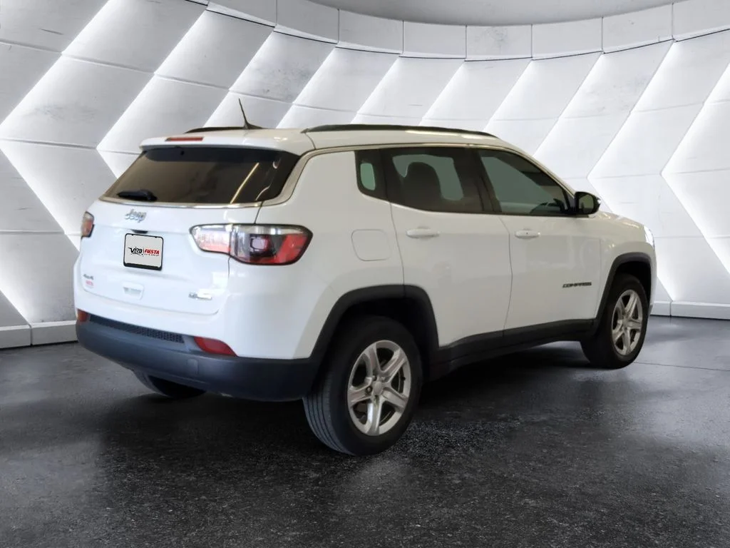 Used 2024 White Jeep Latitude image 4
