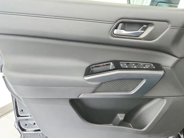 Used 2025 Black Nissan SL image 33
