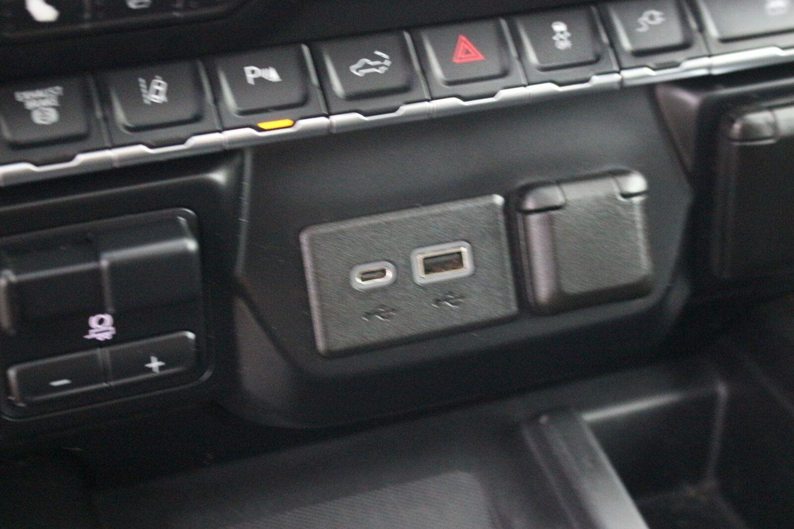 Used 2020 BLACK Chevrolet High Country image 32