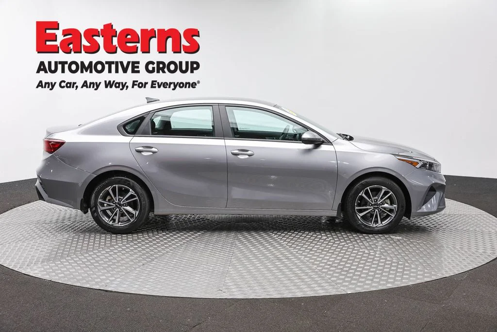 Used 2023 Gray Kia LXS image 4