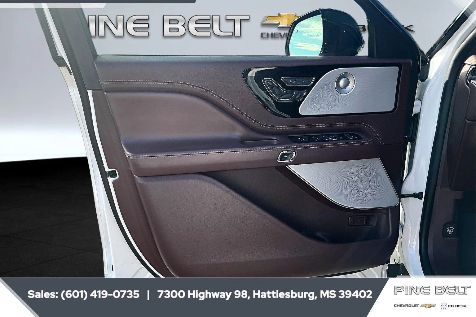 Used 2023 Pristine White Metallic Tri-Coat Lincoln Black Label image 17