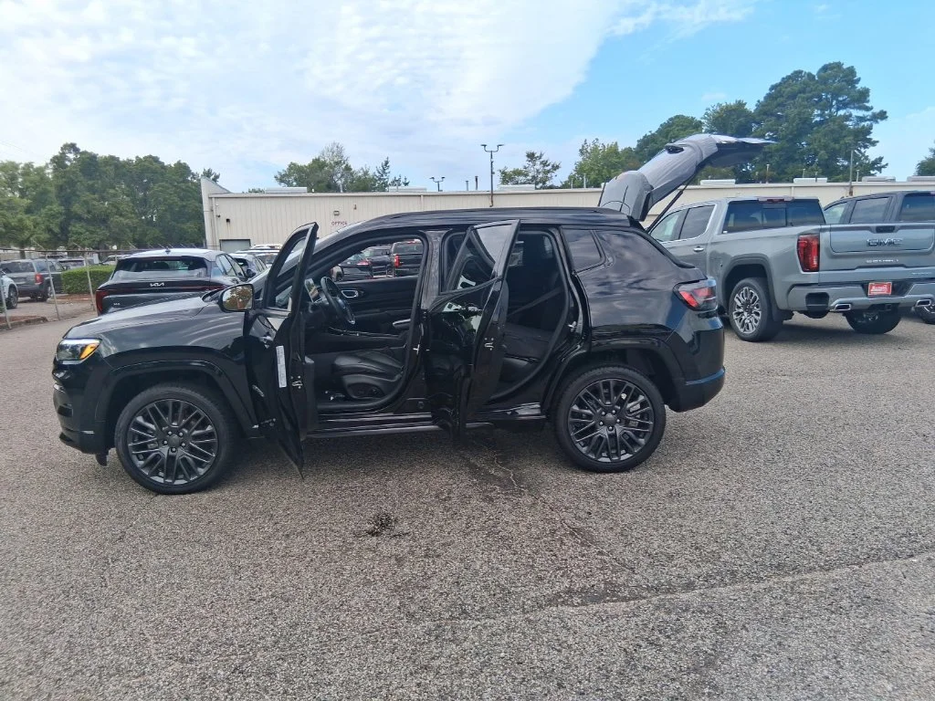 Used 2022 Black Jeep High Altitude image 23