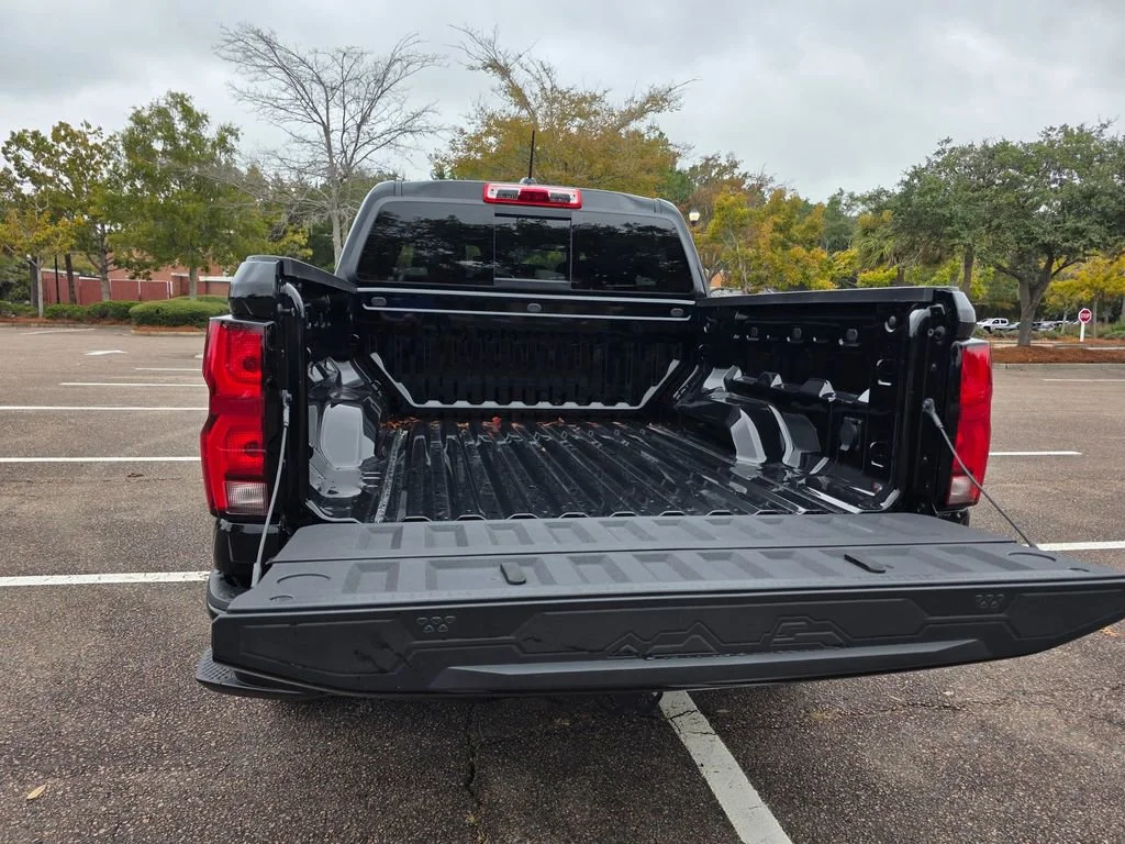 2025 Chevrolet Colorado LT - Photo 23