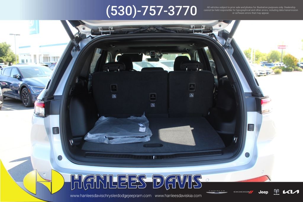 New 2026 Silver Zynith Exterior Paint Jeep Laredo X image 10