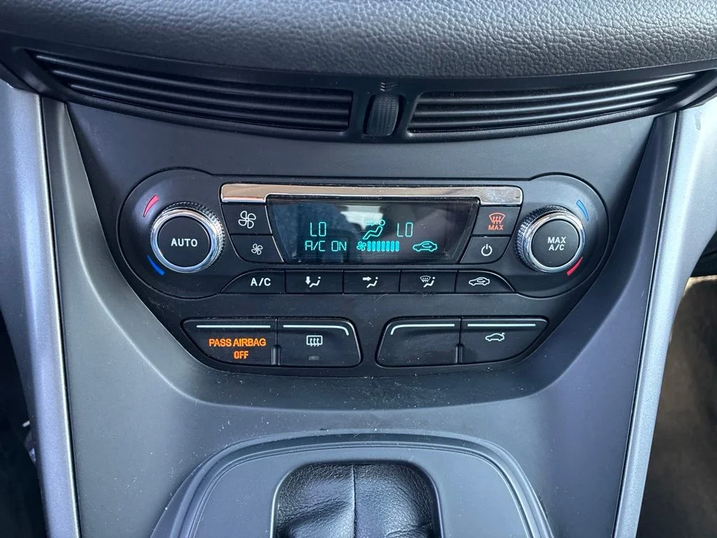 Used 2015 Gray Ford SE image 19