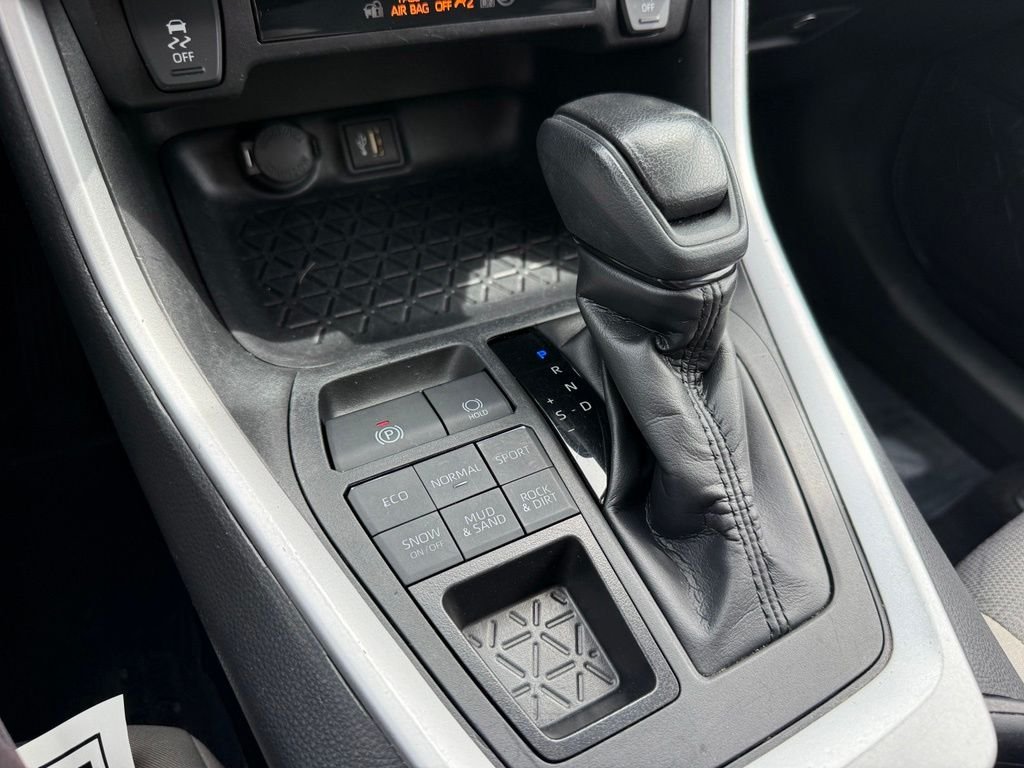 Used 2025 Ice Toyota XLE image 28
