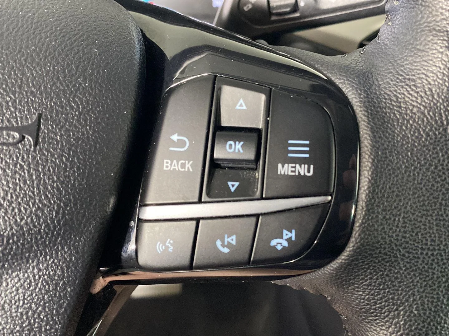 Used 2021 Red Metallic Ford SE image 22