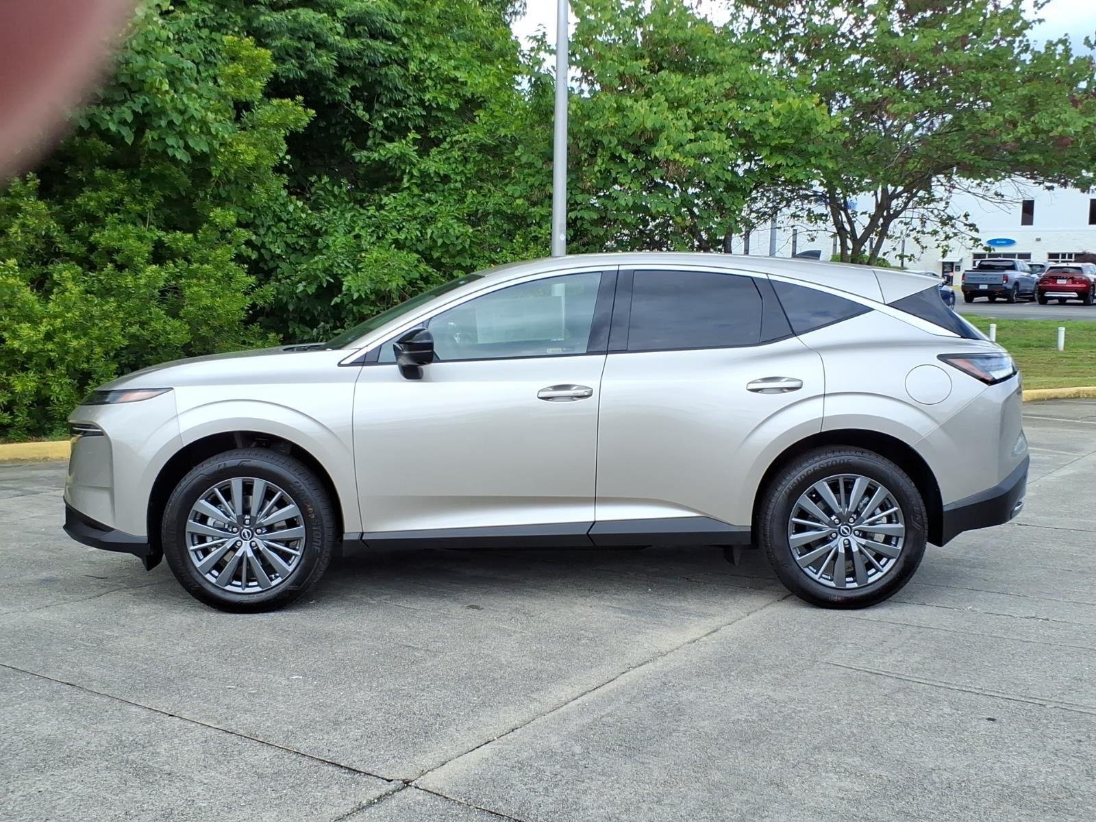 New 2026 Champagne Silver Metallic Nissan SL image 3