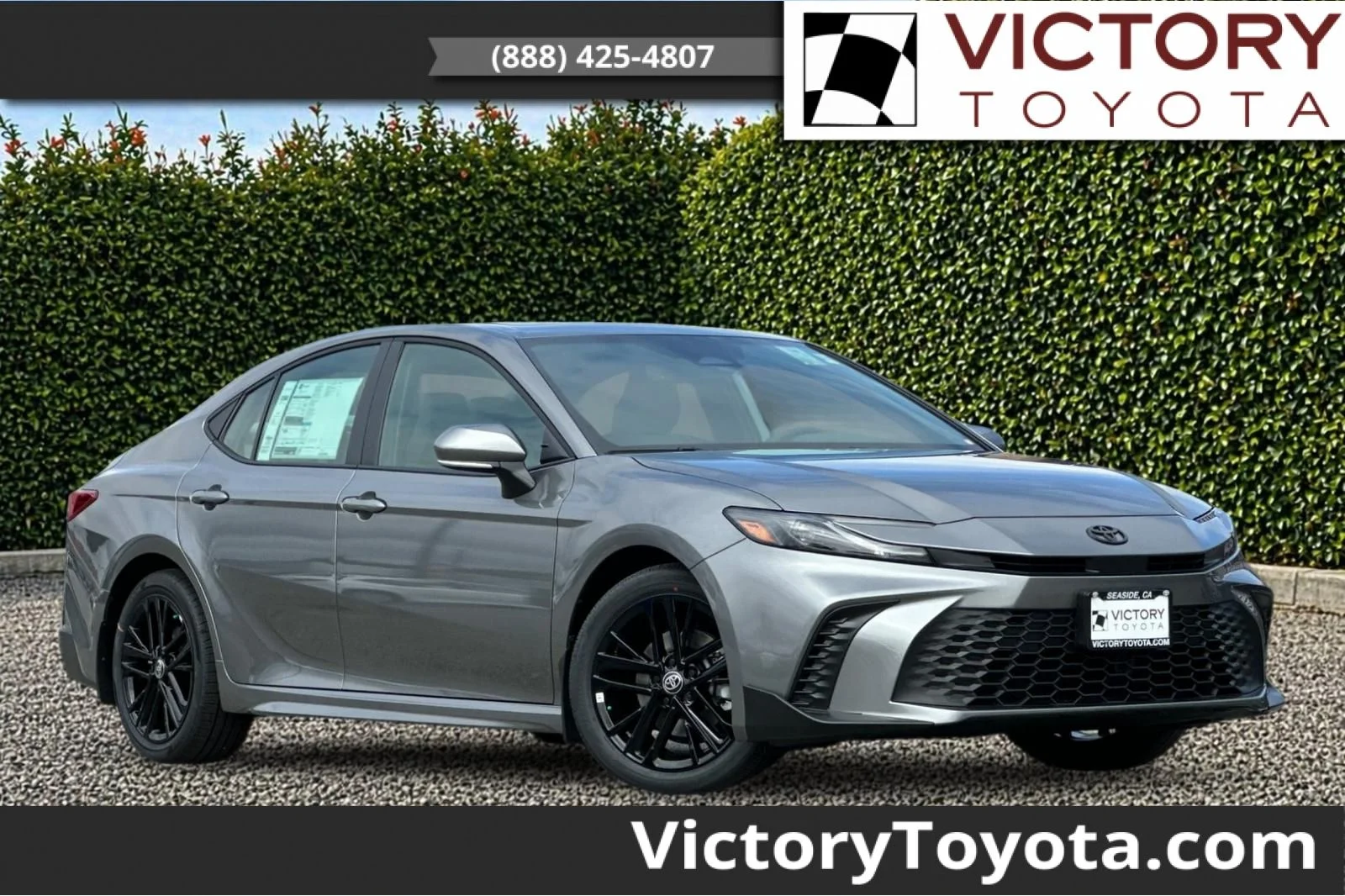 2026 Toyota Camry SE Hybrid's photo