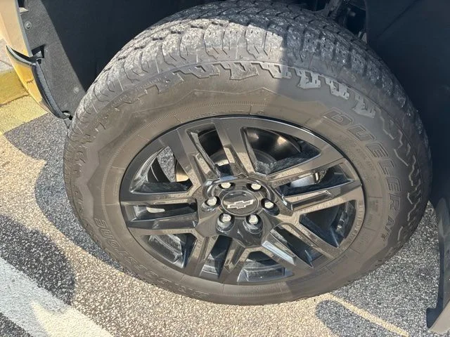 Used 2025 Gray Chevrolet LT Trail Boss image 4