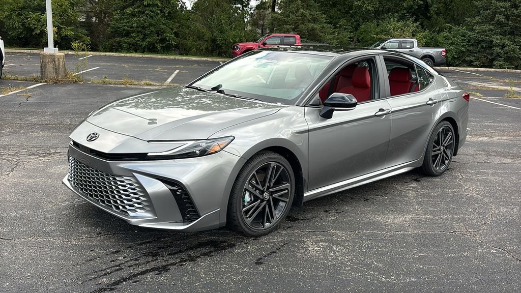 New 2026 Heavy Metal with Midnight Black Metallic roof <sup>1</sup> Toyota  XSE image 2