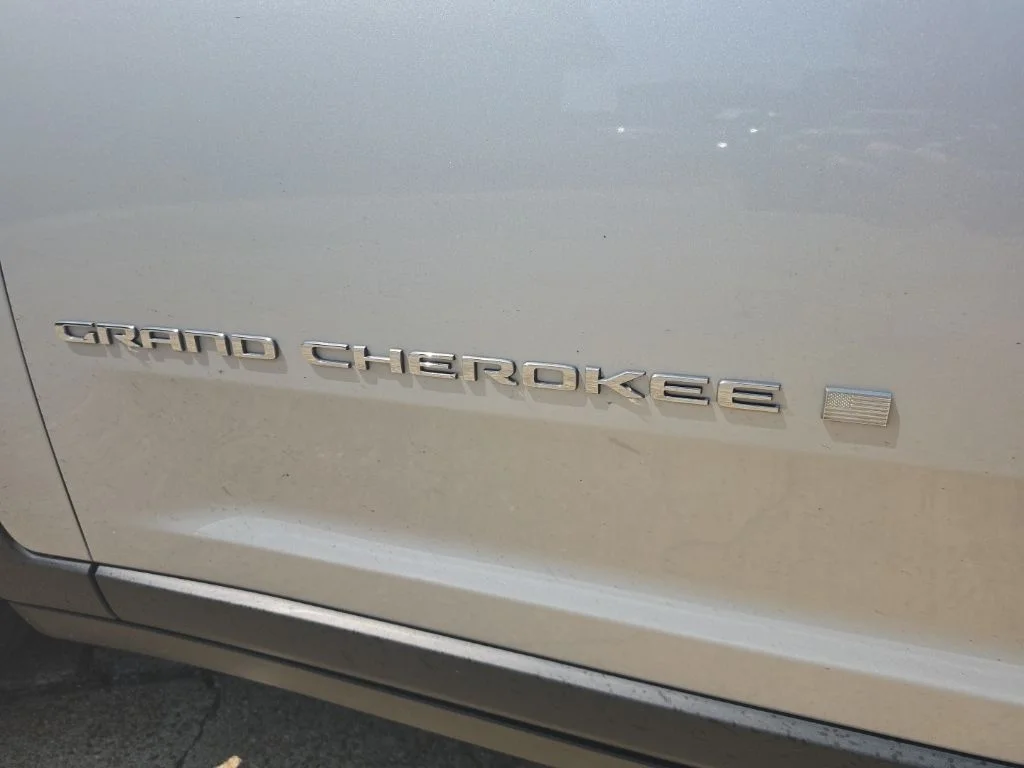 Used 2024 Silver Jeep Limited image 15