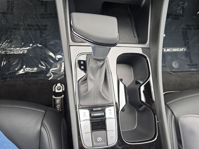 Used 2025 White Hyundai SEL Convenience image 19
