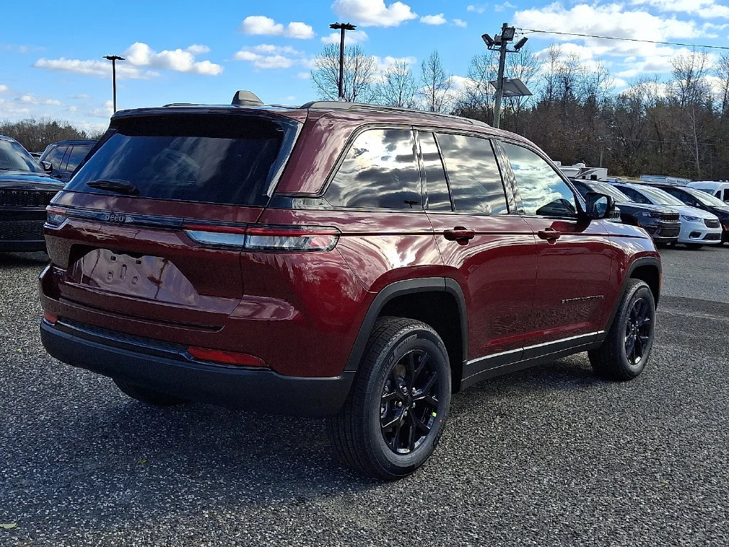 New 2025 Velvet Red Pearl-Coat Exterior Paint Jeep Altitude X image 8