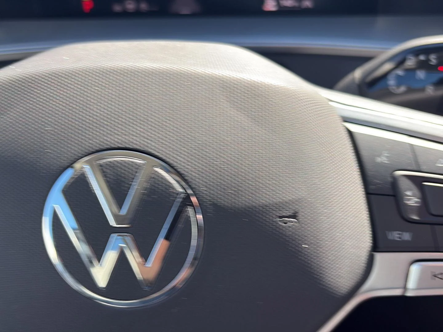 Certified Used 2025 Pyrite Silver Metallic Volkswagen SE image 20