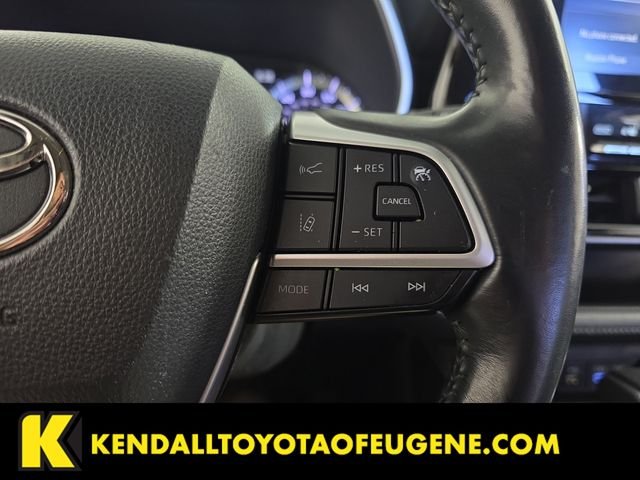 Used 2022  Toyota XLE image 13
