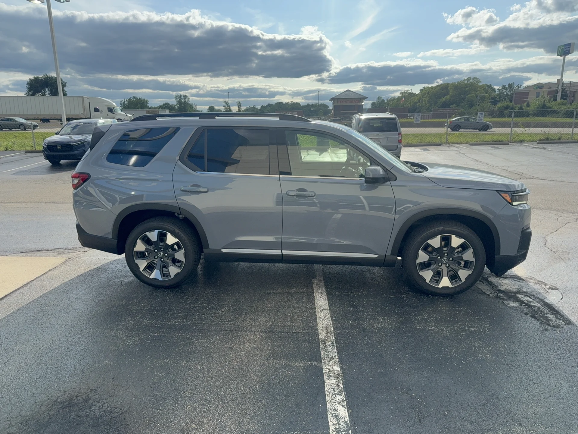 New 2026 Sonic Gray Pearl Honda Touring image 4