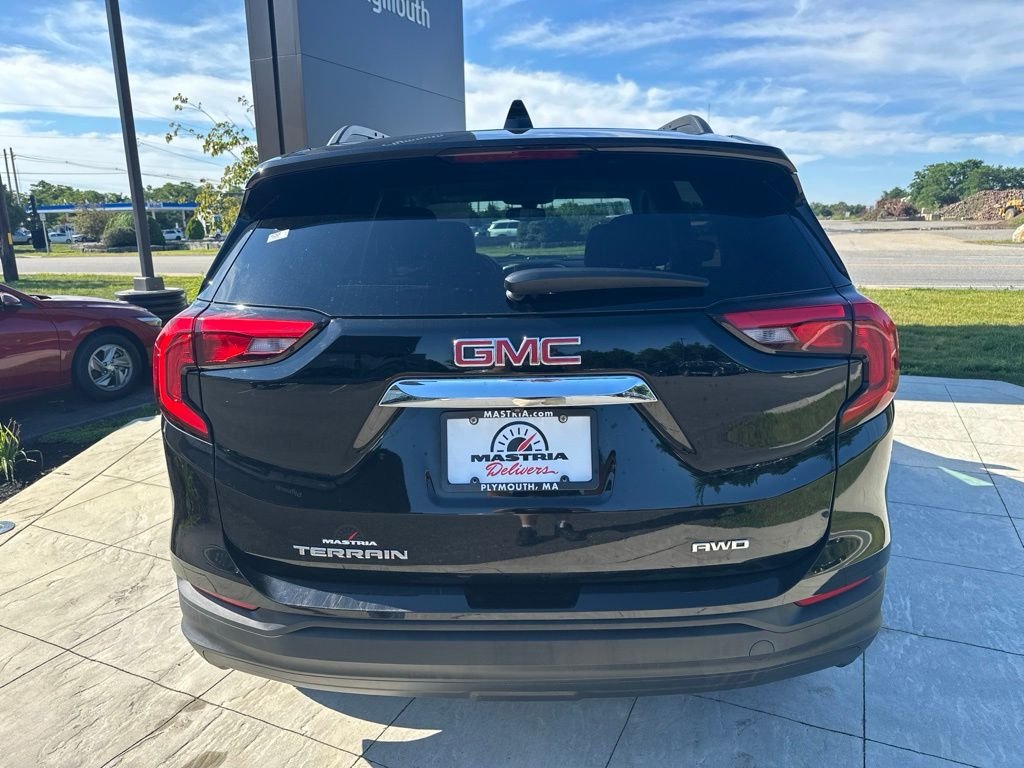 Used 2019 Black GMC SLE image 4