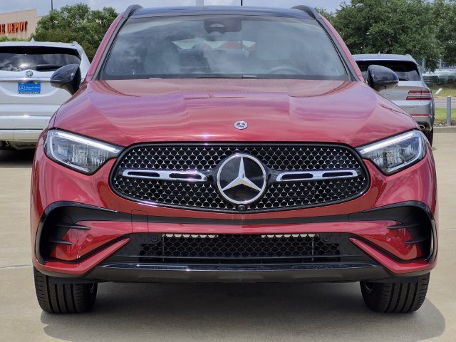 New 2026 MANUFAKTUR Patagonia Red Metallic Mercedes-Benz GLC 300 image 37