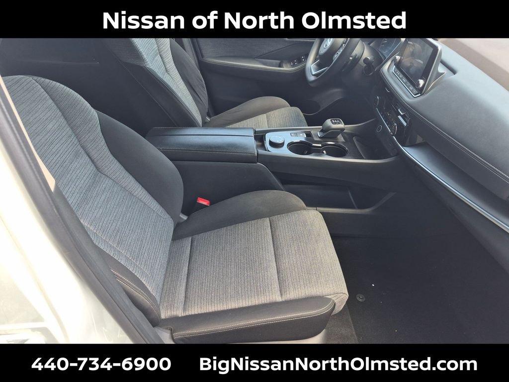 Certified Used 2021 Pearl White Nissan SV image 24
