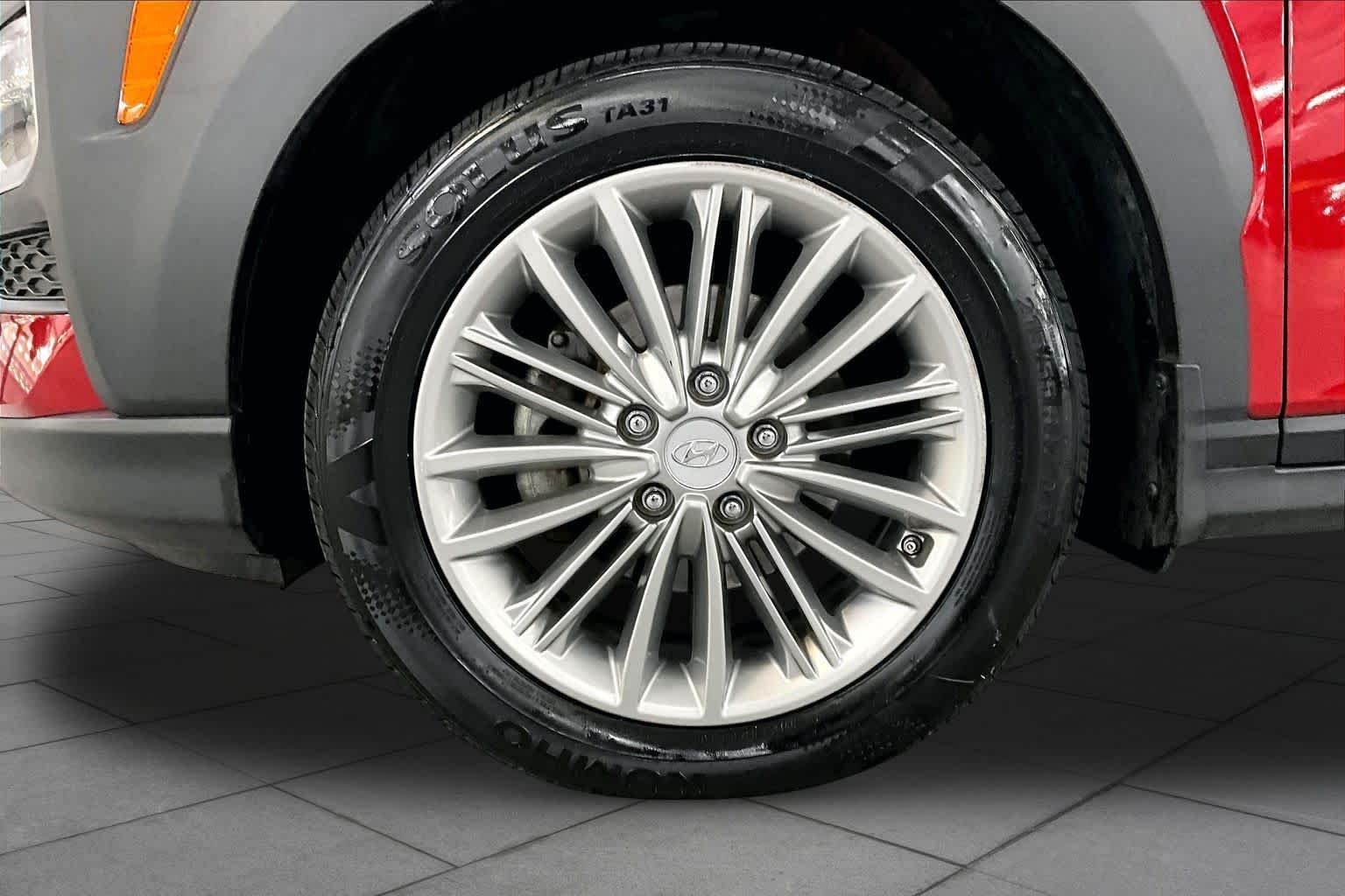 Used 2019 Black Roof Hyundai SEL image 11