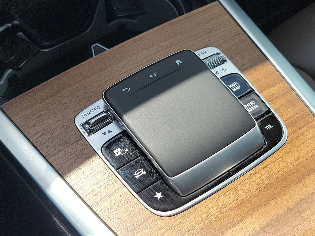 Used 2025 White Mercedes-Benz G 550 image 28