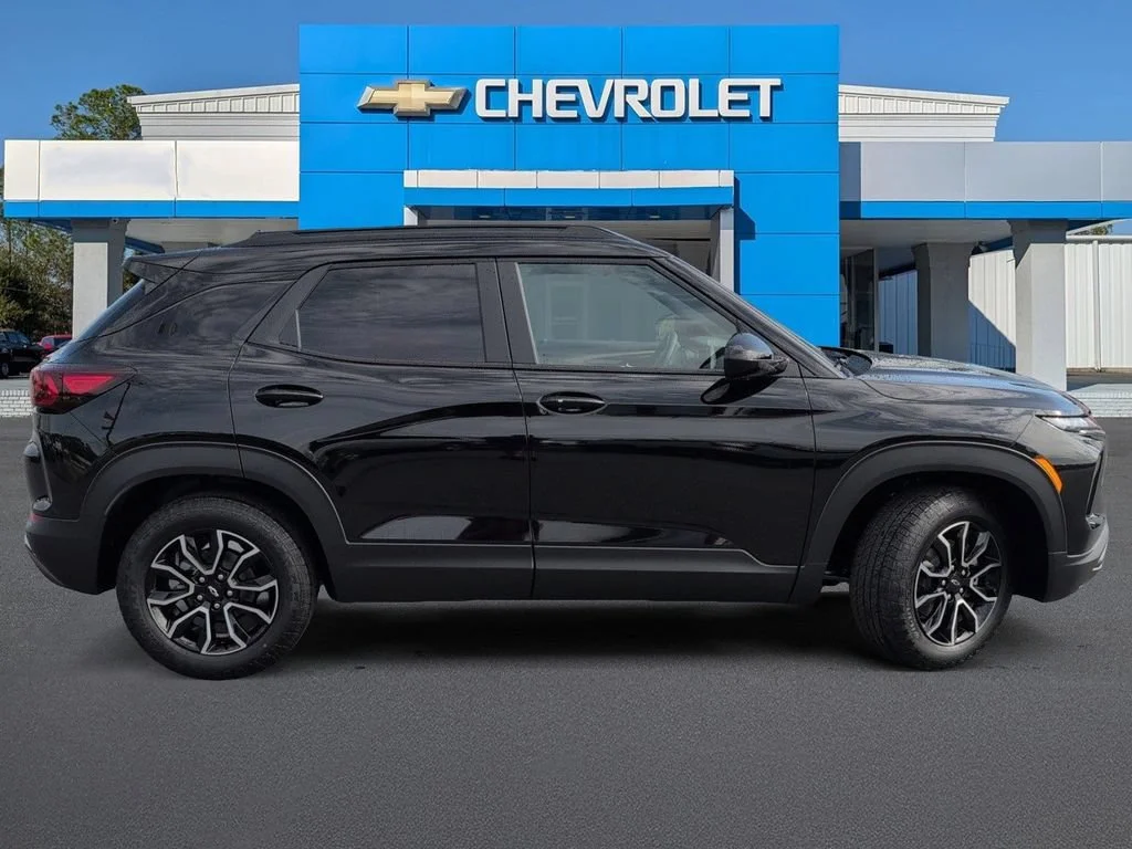 New 2026 Mosaic Black Metallic Chevrolet ACTIV image 3