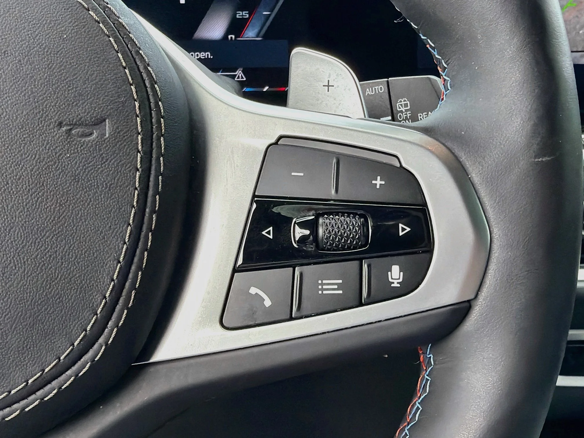 Used 2025 Black Sapphire Metallic BMW M60i image 40